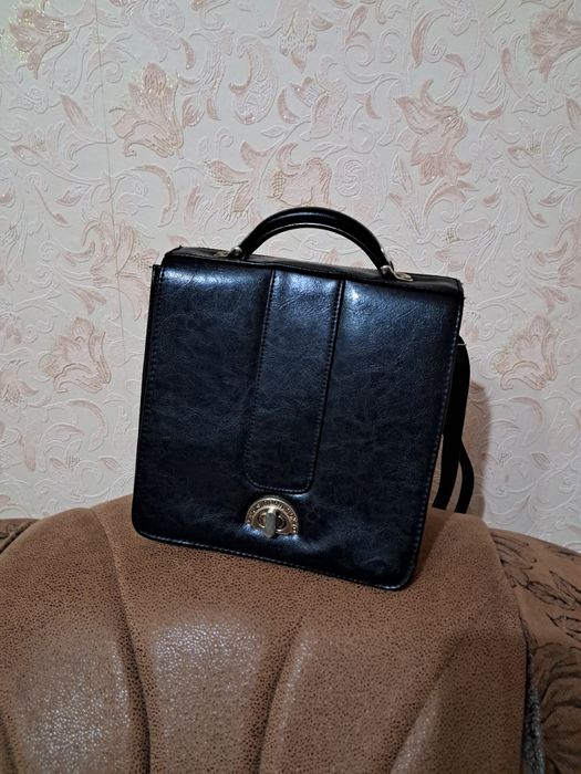 Твёрдая сумка  из пресс кожи