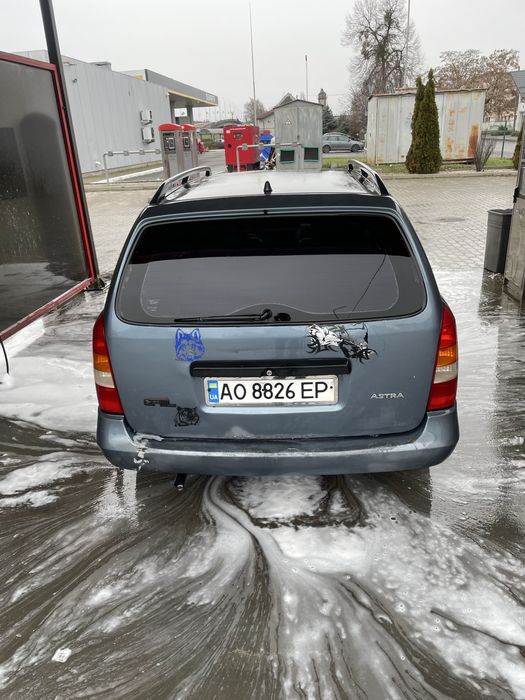 Opel Astra на повному ходу