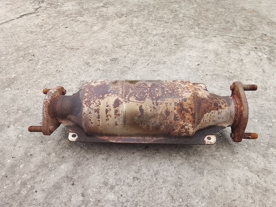 Продам катализатор на автомобиль.