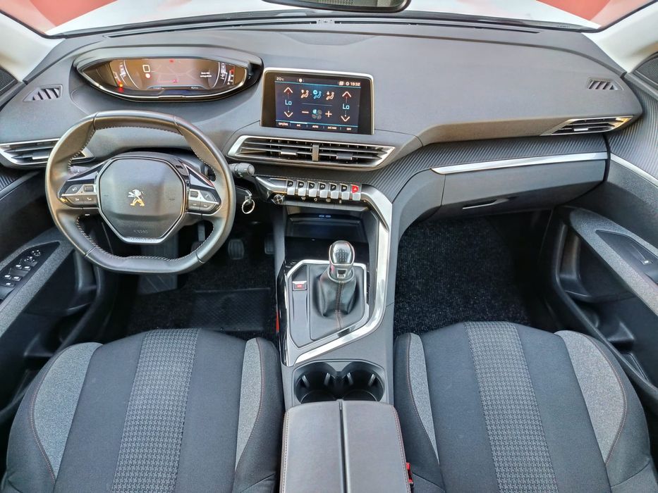 Peugeot 5008 Versão Puretech 1.2L - 2020/11