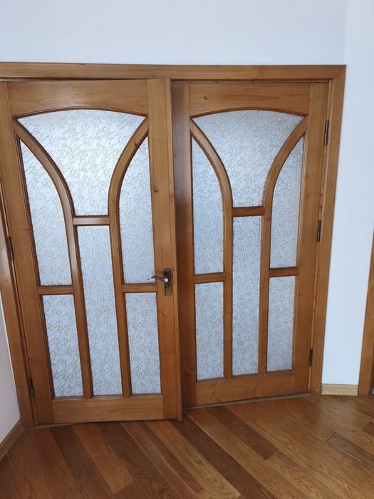 Продам дерев'яні полотна з коробками,завісами та ручками