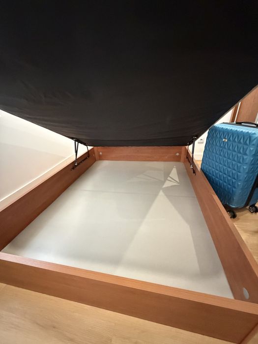Cama com baú. + cabeceira
