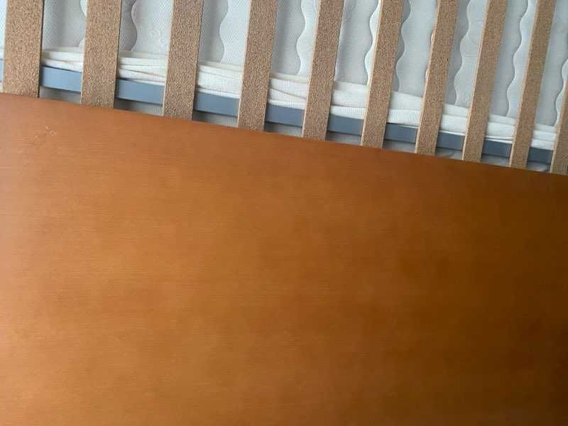 Cama de casal em cerejeira