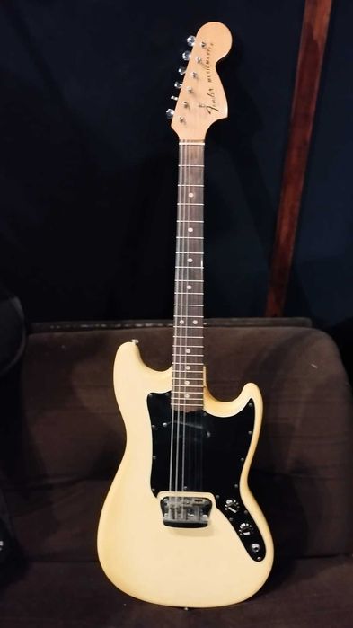Fender Musicmaster Olympic White 1977 (made in USA)  com case
