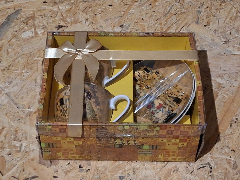 Zestaw filiżanek z porcelany z motywem obrazu nowe