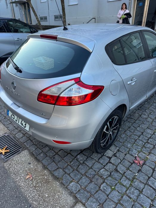 Megane 3 bem carro