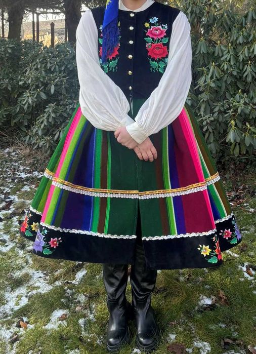 Kiecka łowicka , strój łowicki , wełniak pasiak
