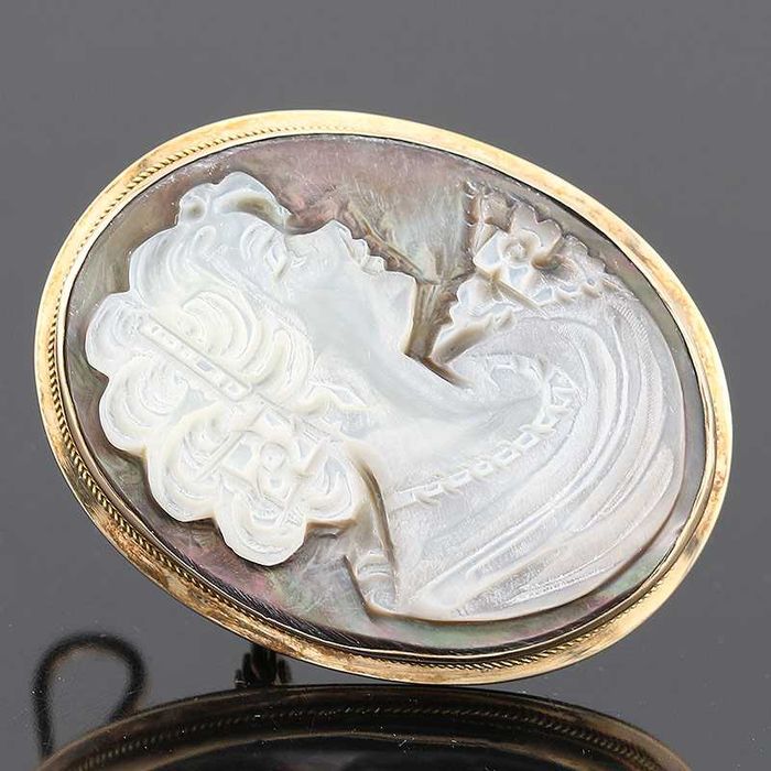 Złota broszka i zawieszka Kamea 2w1 masa perłowa 9K