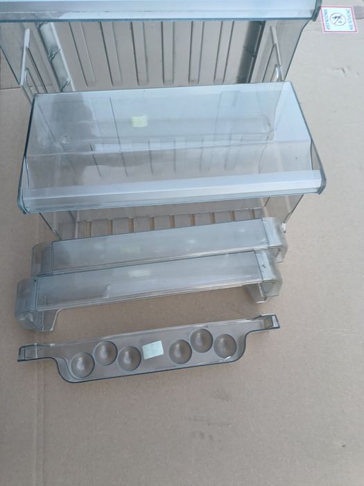 Szuflady i półki lodówki Whirlpool WBE 3412 A+W