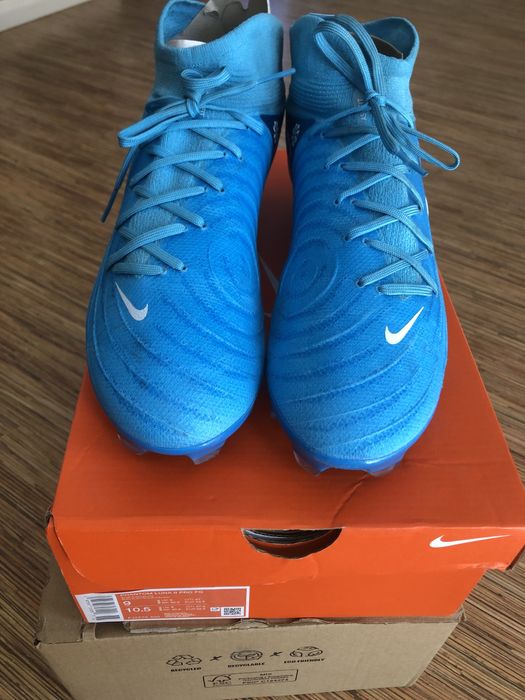 Buty piłkarskie,korki.