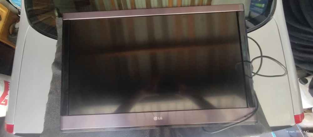 Телевізор LG 32LW575S( читайте опис)