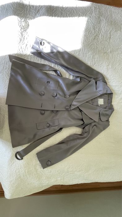 Плащ тренч серебристого серого цвета BGN