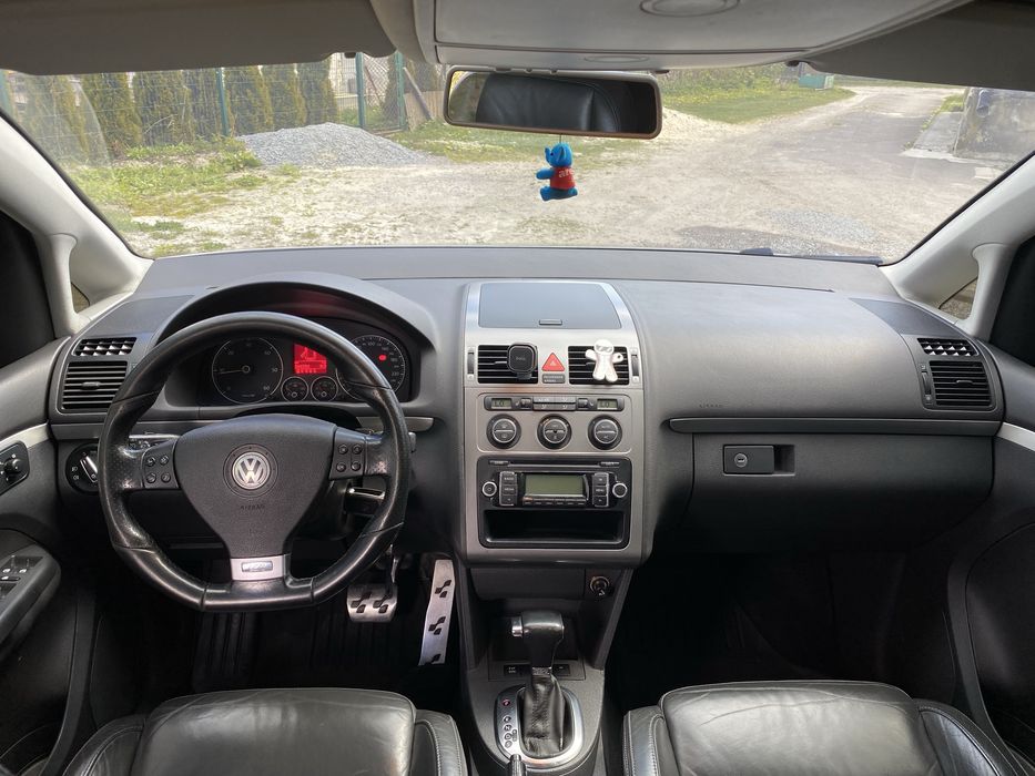Продам VW Touran 2009р. R-line.