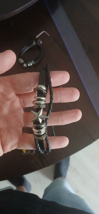 Pulseiras e dois colares