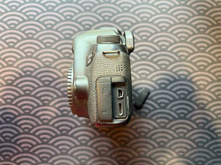 Canon 6D body  .
