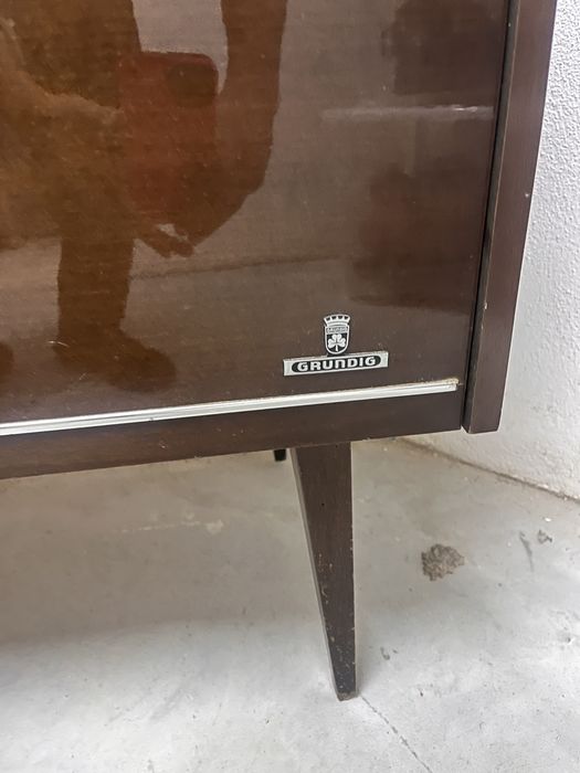 Móvel Rádio e Gira-Discos Vintage Grundig - a funcionar