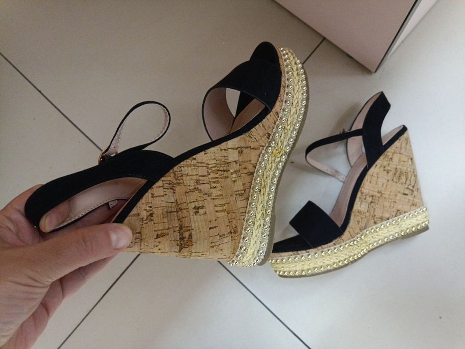 Boohoo,нові жіночі босоніжки на танкетці р.38