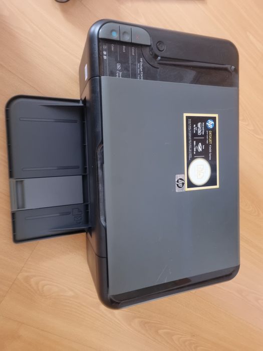 Impressora Hp deskjet F2420 tres em um, imprime, fotocopiq e digitaliz