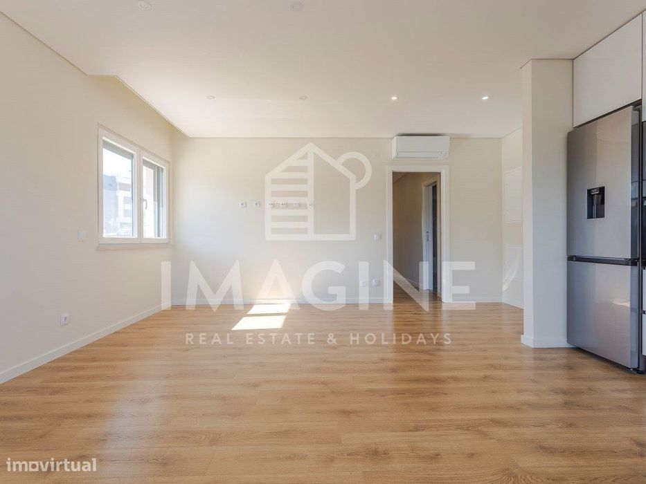 Apartamento T3 com varanda e parqueamento na Quinta da Amizade, Set...