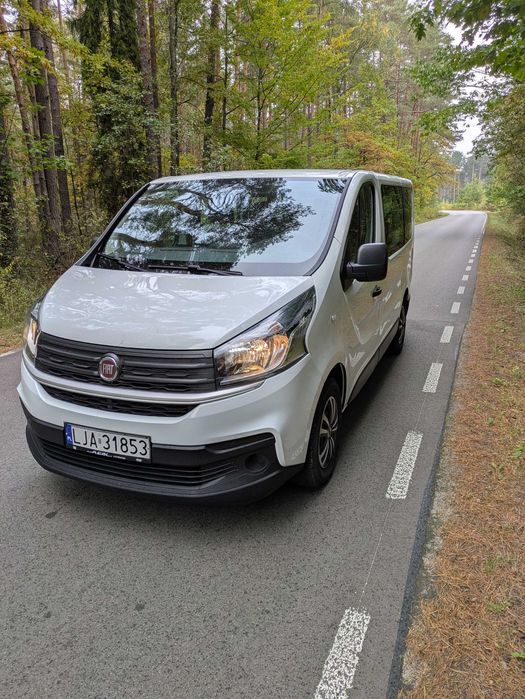 Wypożycz wynajem busa Fiat Talento 9-osób - Trafic Vivaro