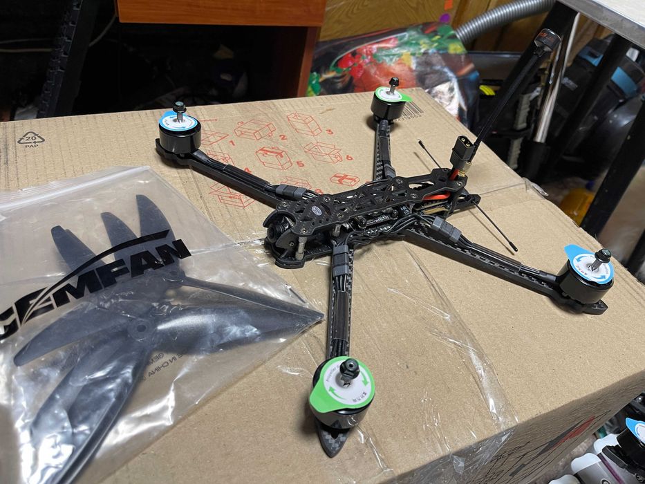 Новий FPV дрон 8 дюймів з пропами. GepRC ELRS 915. Також є комплект з аккумулятором