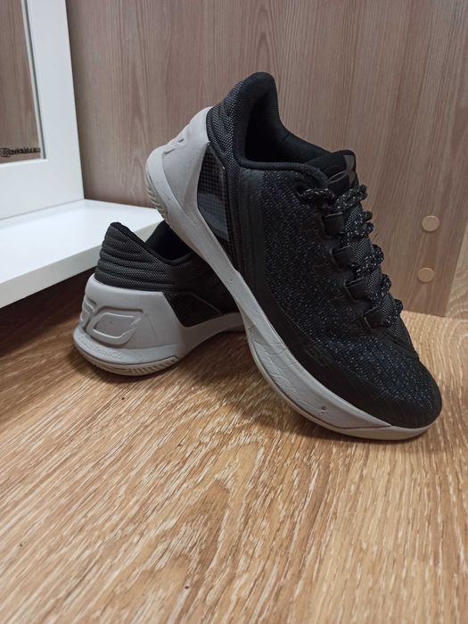 Кросівки Under Armour Curry 3 Low 35-36 р/22,5 см кроссовки оригинал