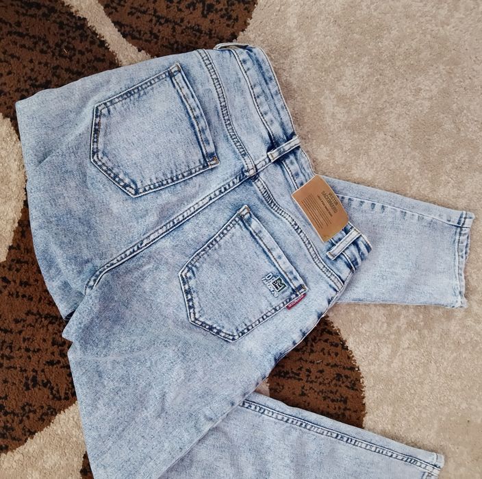 Продам джинси мом