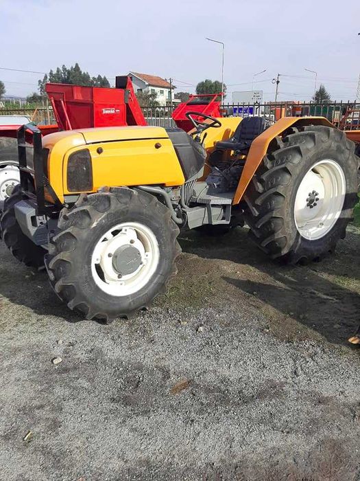 Limpeza de Terrenos | Escavações | Serviços Agrícolas | Mini-Giratória  Descrição  Prestamos serviços profissionais para obras, terrenos e agricultura