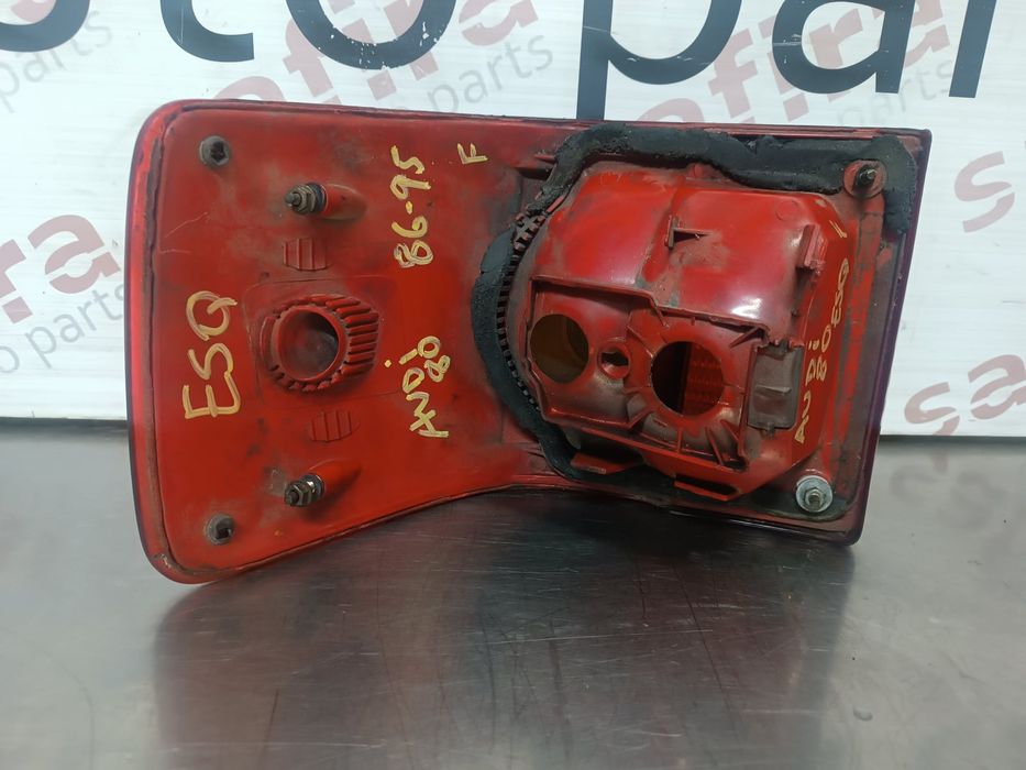 Farolim Esquerdo AUDI 80 B3 três volumes - 8A9945095