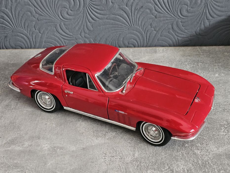 Maisto- Chevrolet - corvette COUPE 2-DOOR 1965