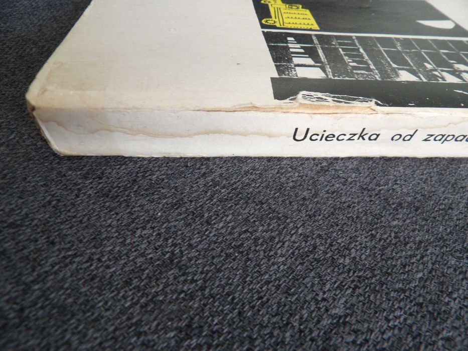 Ucieczka od zapachu świec - K.Pająkowa
