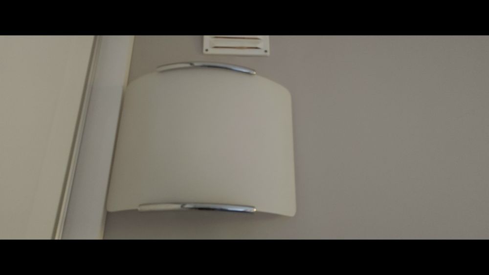 Três candeeiros de parede