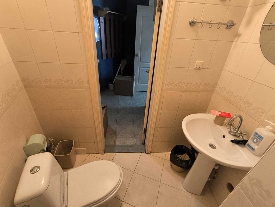 Продам фасадный офис на Мечникова. Свой подвал.