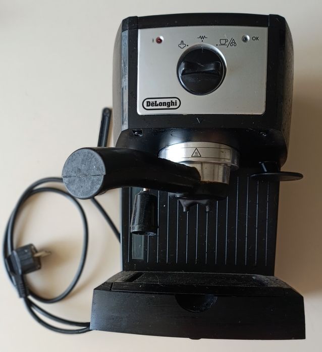 Рожковая кофеварка DeLonghi EC 153 B