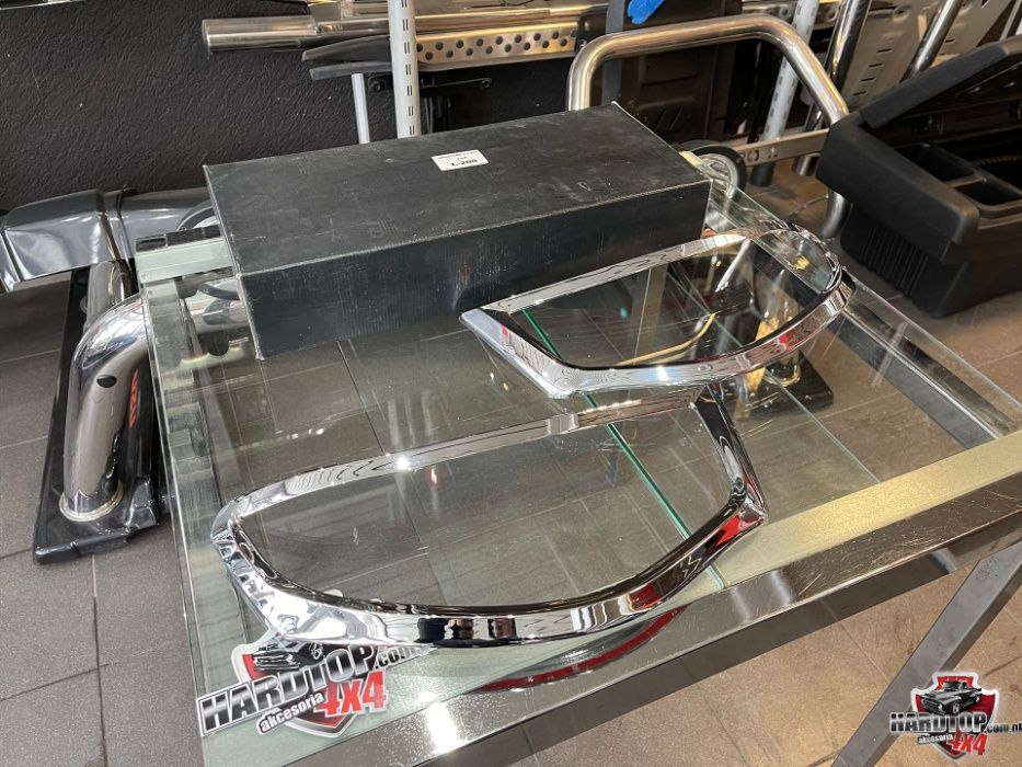 Nakładki ochronne na lampy przednie MITSUBISHI L200