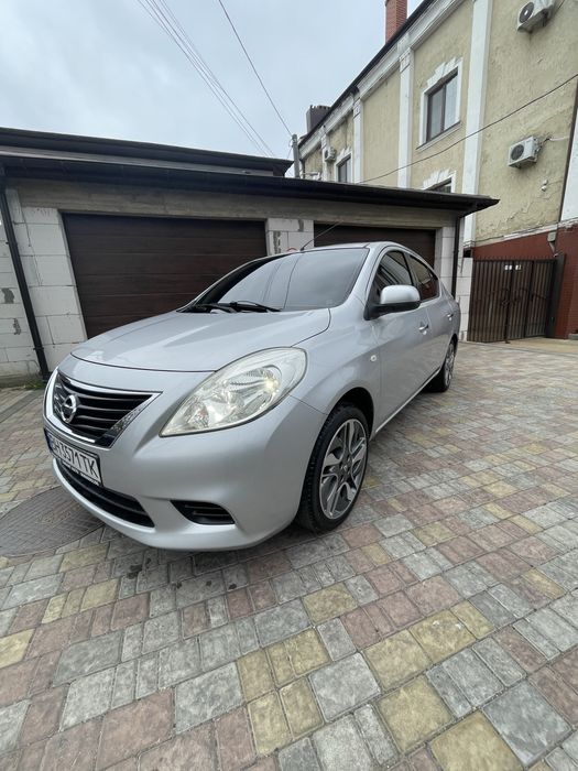 Nissan latio tiida versa