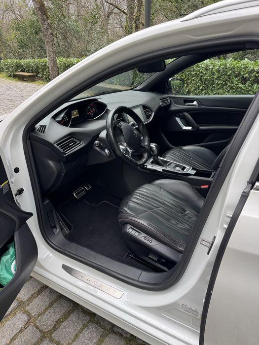 Peugeot 308 SW GT Line 1.6 HDi Auto | Teto Panorâmico • Pele