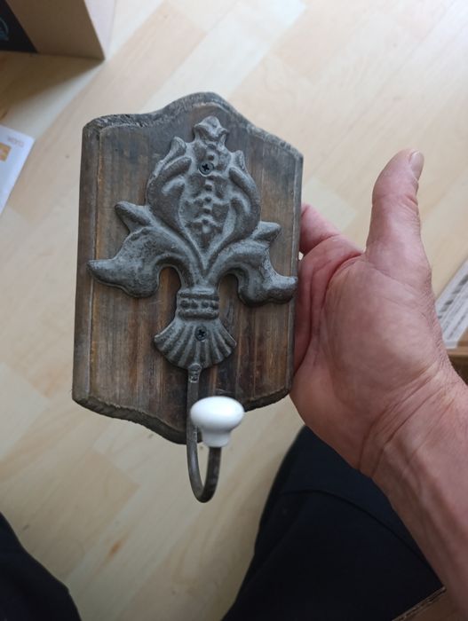 Крючки-вешалки с бронзы,дюрали