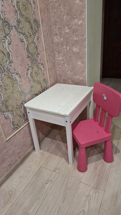 Дитячий дерев'яний стіл-парта  з нішею ikea sundvik та стільчик
