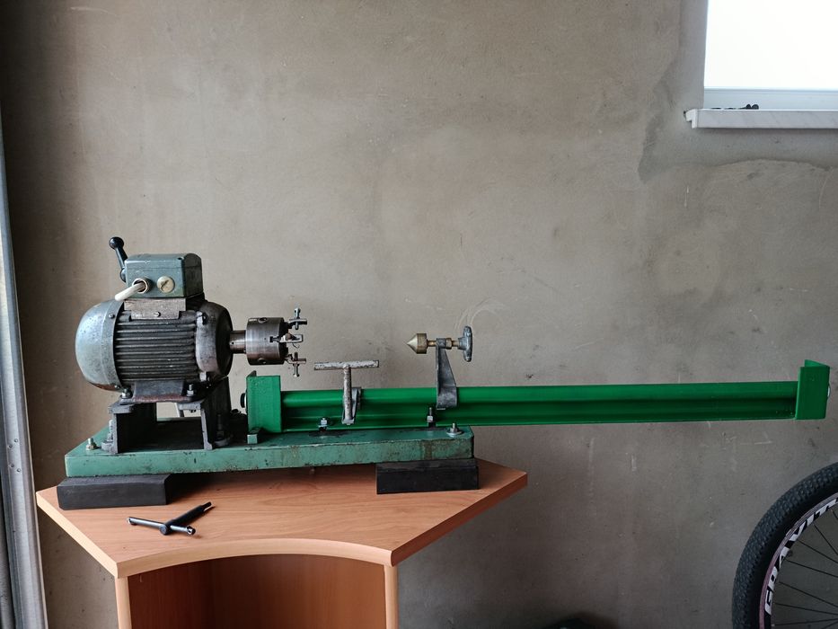 Можливий обмін. Токарний станок по дереву німецький двигун AEG з реверсом 0.75 квт 1400 обертів