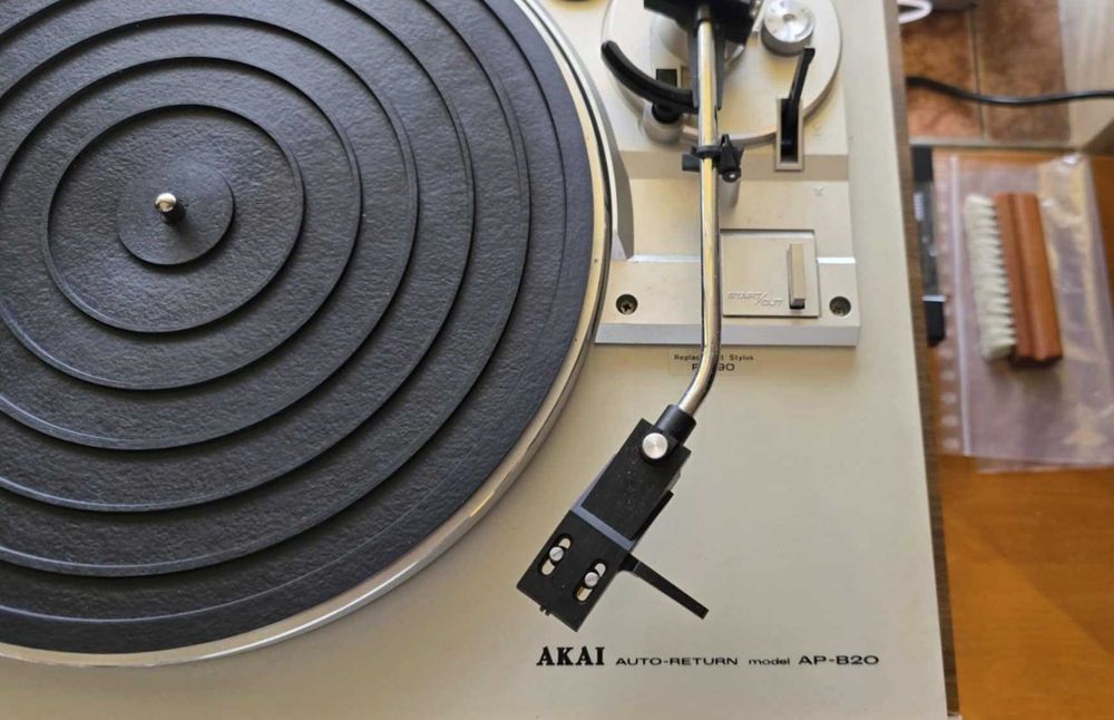 Gramofon japoński AKAI AP-B20 super stan