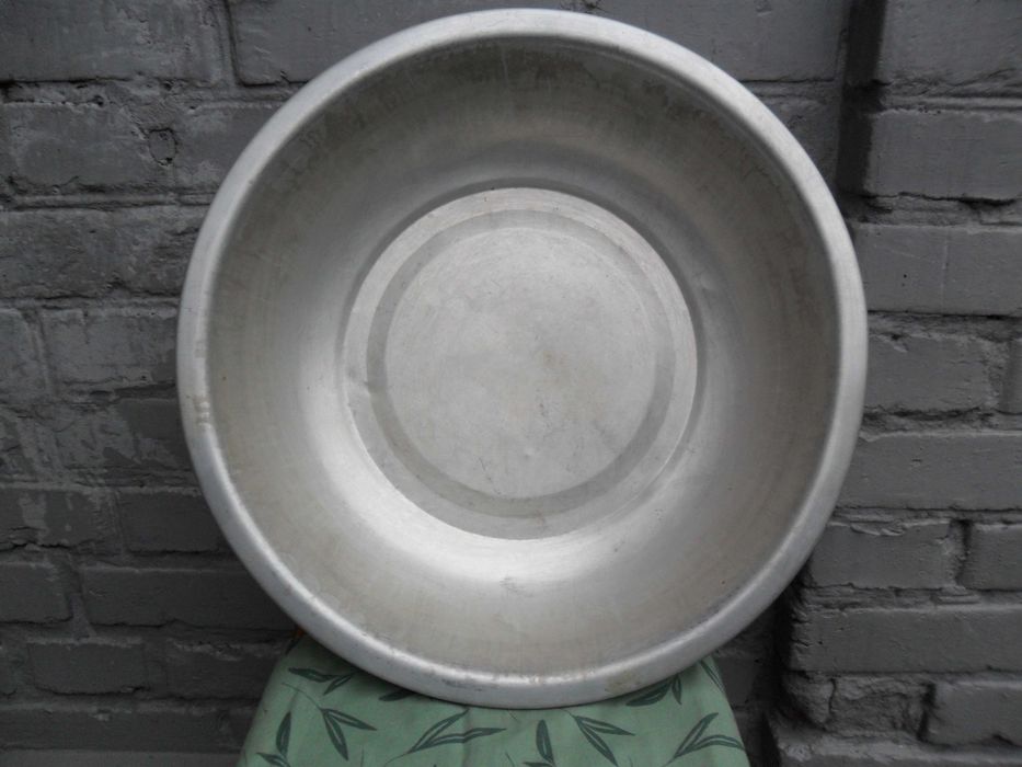 Таз алюминевый  НОВЫЙ на 12-лтров  тех времен