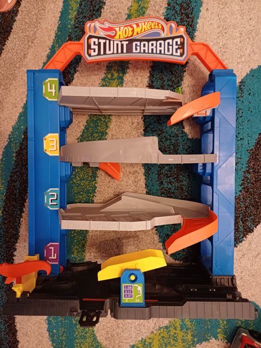 Hot wheels , zestawy resoraki , monster truck