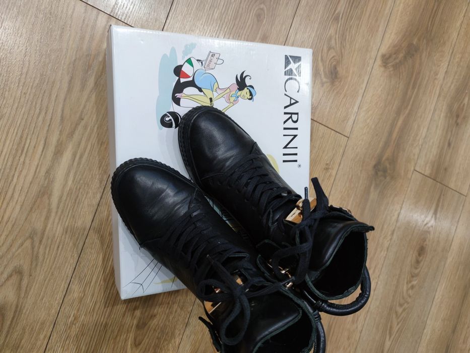 Czarne buty Carinii