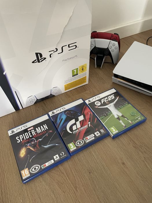 PS5 Completa c/ Caixa, 3 Jogos, 2 DualShock e Base de Carregamento