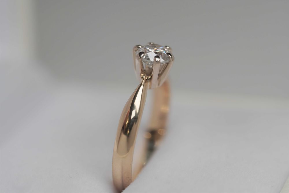 Pierścionek 585 zaręczynowy z diamentem 0,72 CT D SI1 Certyfikat R16
