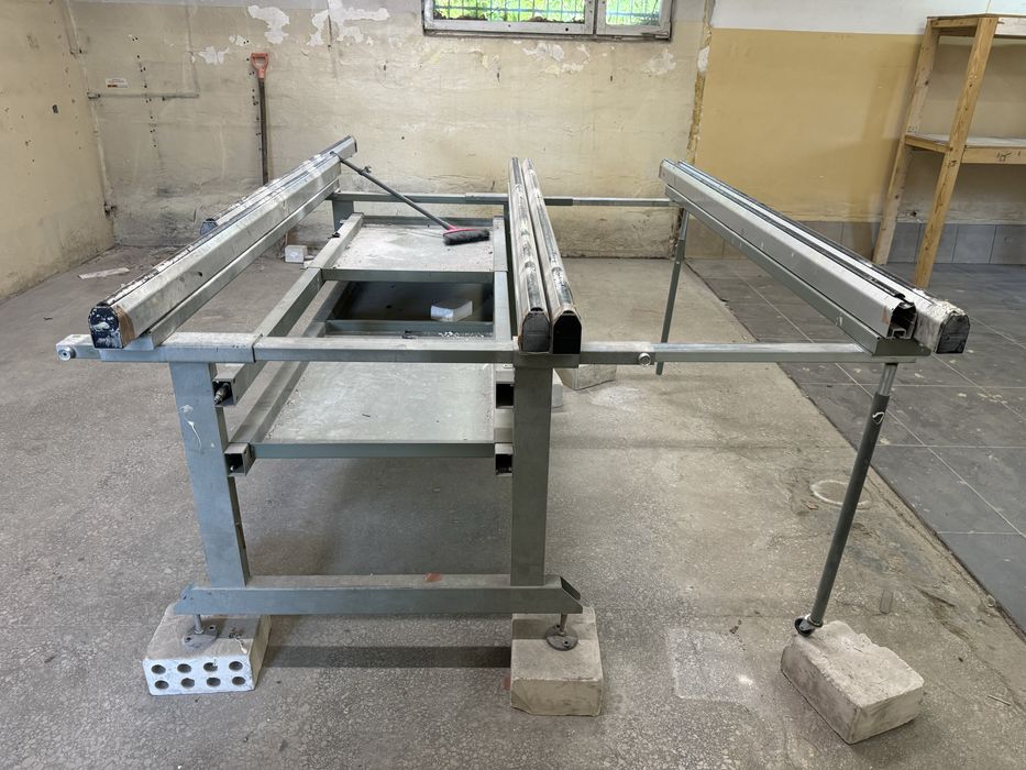 Mobilny stol warsztatowy do stolarki okiennej i drzwiowej