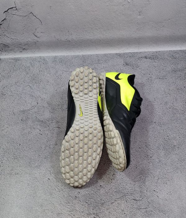 Сороконожки Nike Bomba 2 футбольные копочки Mercurial Vapor