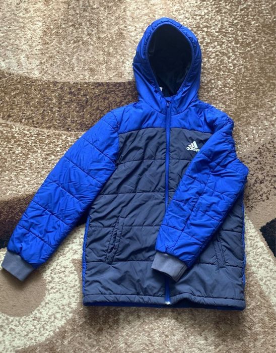 Синя куртка adidas