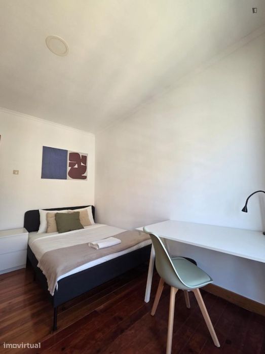 Quarto - localizado em Arroios Lisbon